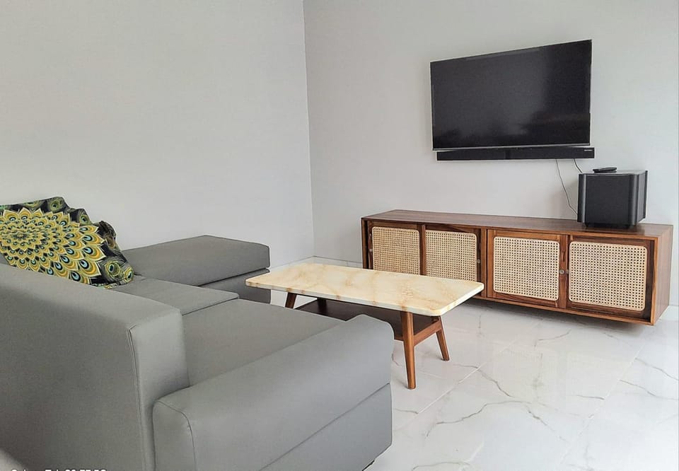 Communal lounge/ TV room, TV and multimedia, Living room, Seating area, Evening entertainment