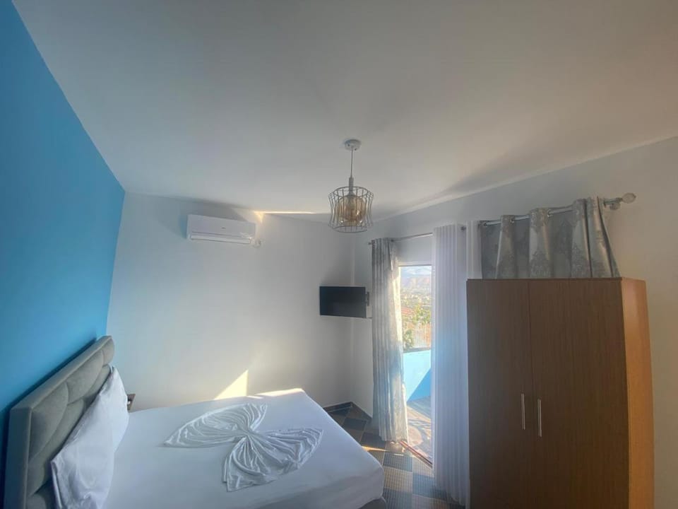 Bed, Bedroom, air conditioner