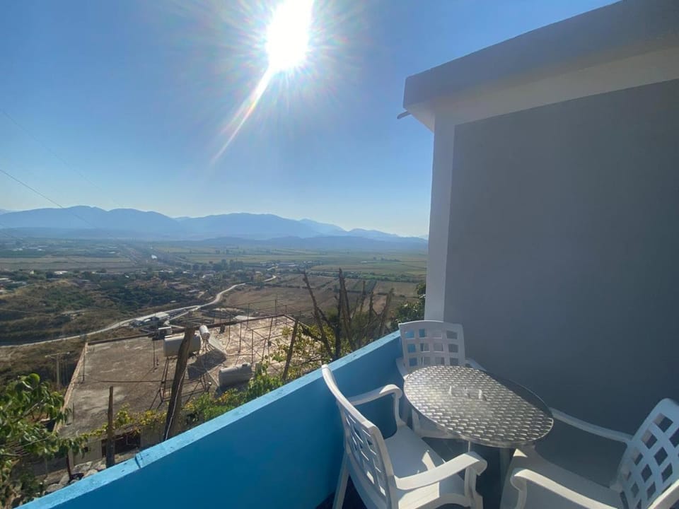 Balcony/Terrace, Mountain view