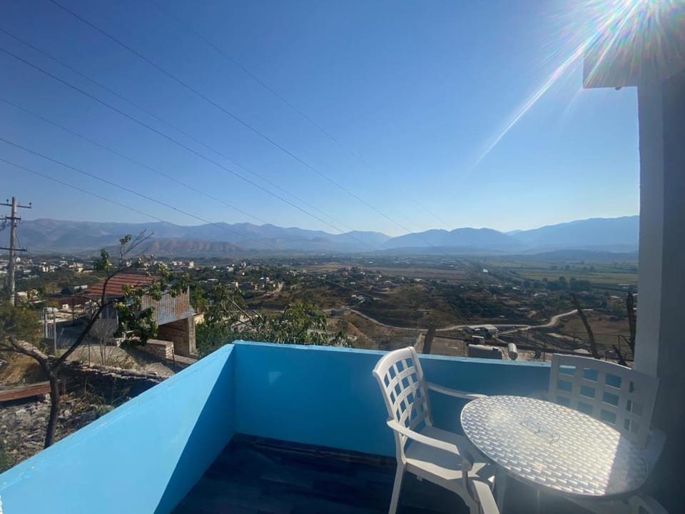 Balcony/Terrace, Mountain view