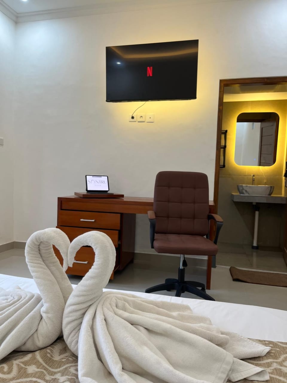 Bed, TV and multimedia, Bedroom, air conditioner