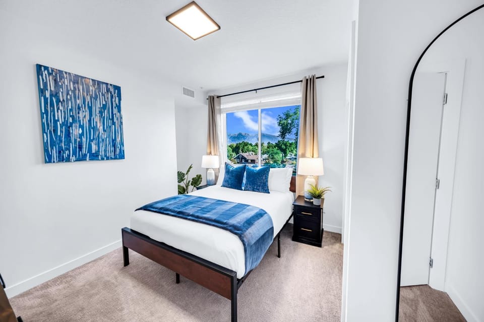 Bed, Bedroom, Mountain view