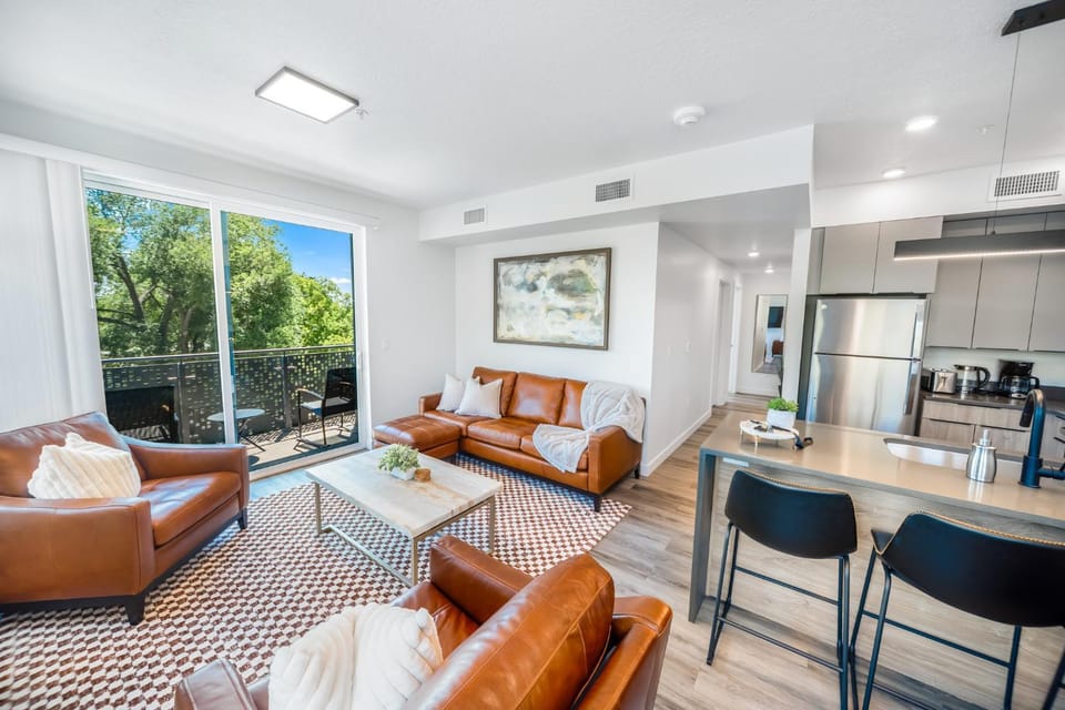Kitchen or kitchenette, Living room