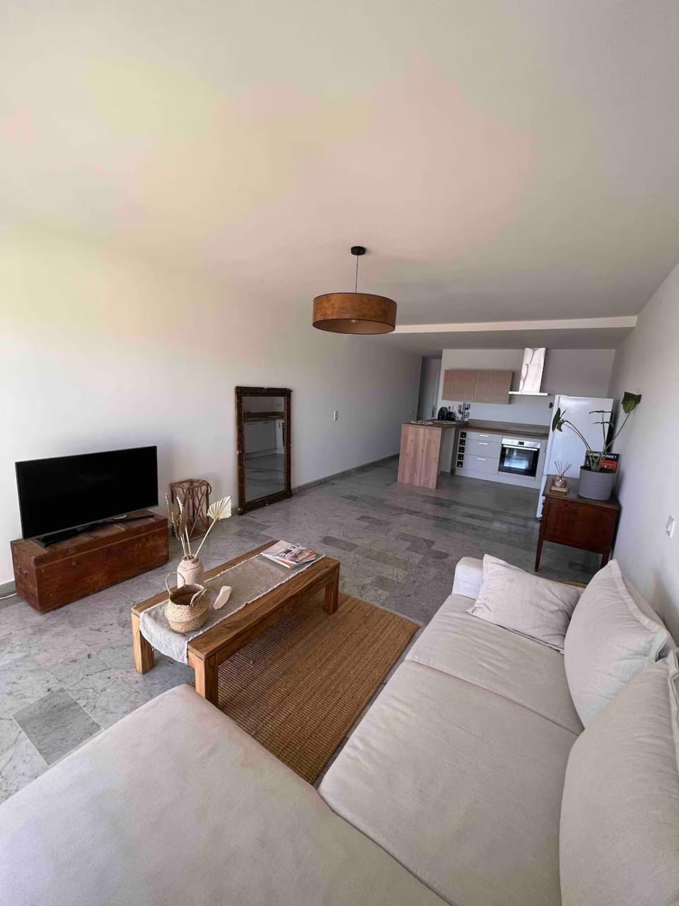 Communal lounge/ TV room, Dining area, stove