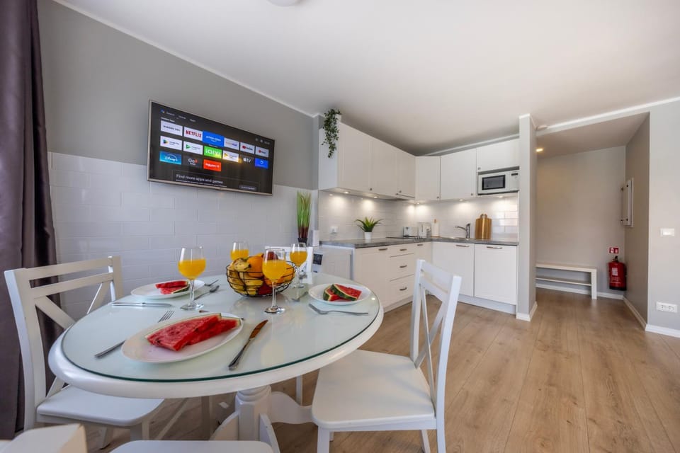 TV and multimedia, Kitchen or kitchenette, Seating area