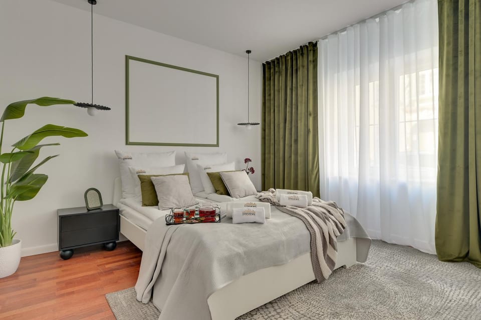 Bed, Photo of the whole room, Bedroom, towels