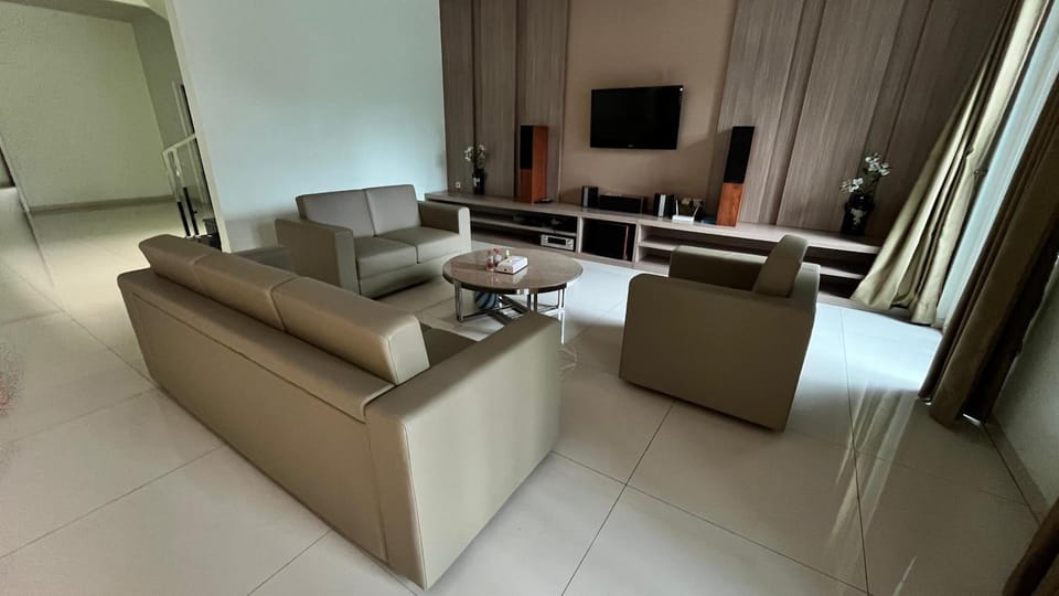 Communal lounge/ TV room, Living room