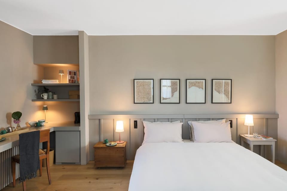 Restaurant/places to eat, Bed, Coffee/tea facilities, Photo of the whole room, Bedroom, Landmark view, Breakfast, Parking
