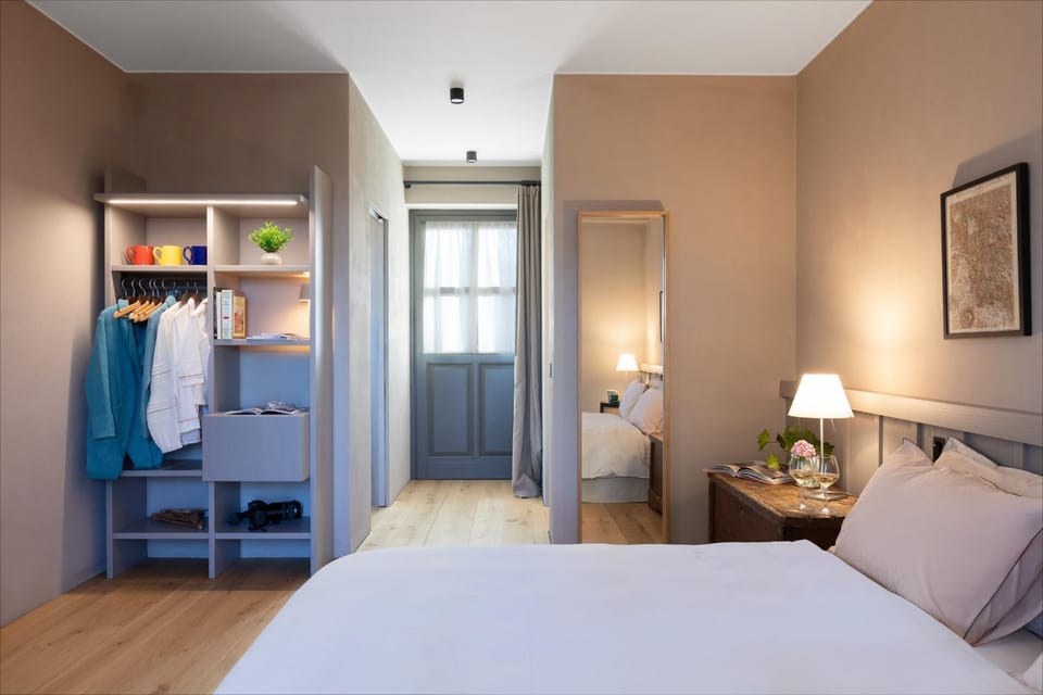 Restaurant/places to eat, Bed, Coffee/tea facilities, Photo of the whole room, Bedroom, Breakfast, bidet, hair dryier, heating, minibar, safe, towels, wardrobe, air conditioner