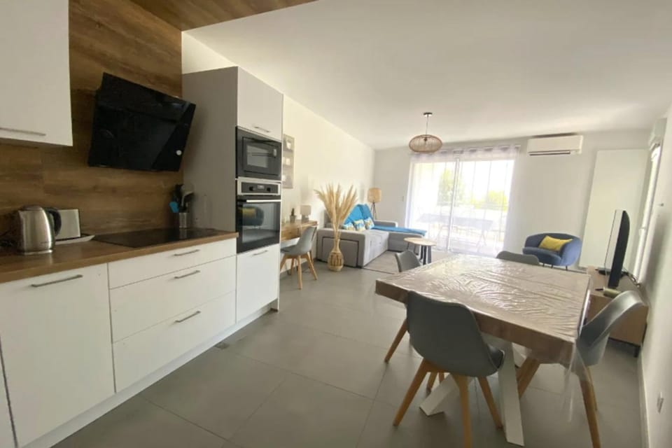 Provençal escape with terrace and garden view Apartment in Castelnau-le-Lez