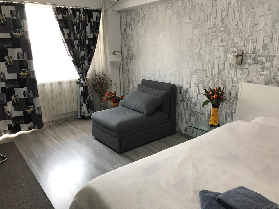 Bed, Living room, Photo of the whole room, Bedroom