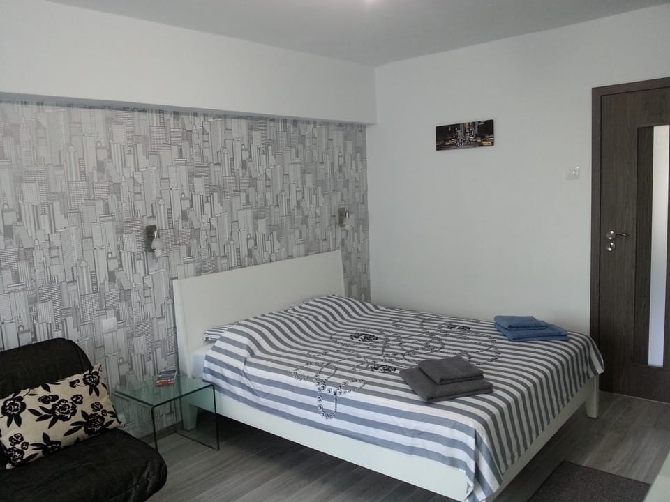 Bed, Living room, Bedroom