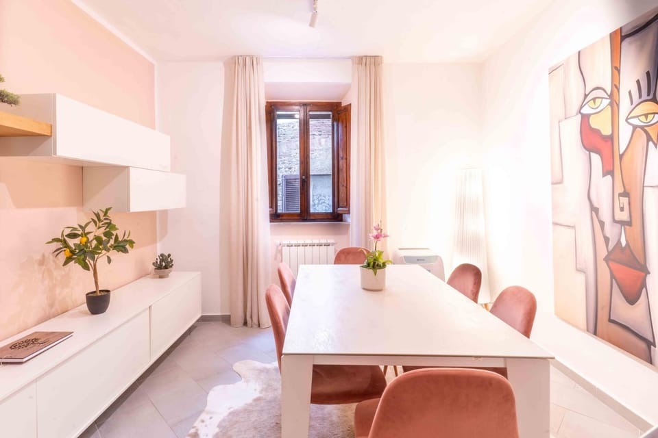 Communal lounge/ TV room, TV and multimedia, Dining area
