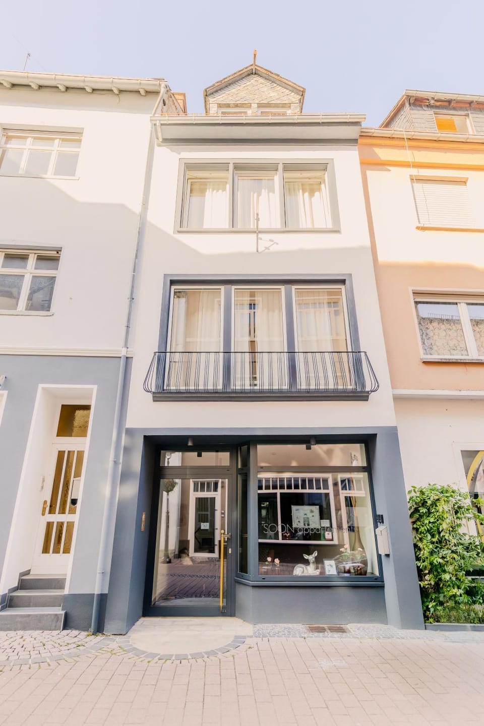 Property building, Facade/entrance, Day