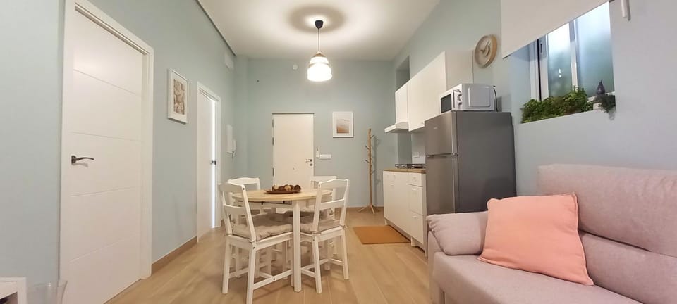 Kitchen or kitchenette, Living room, Seating area, Dining area