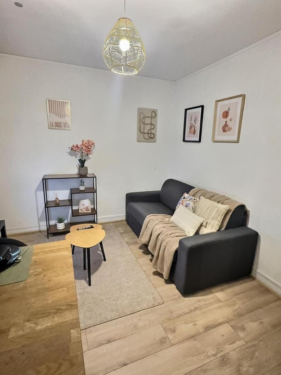 Superbe studio Cosy pour une ESCAPADE au Coeur de Senlis-Idéal pour Couples Voyageurs & Professionnels Apartment in Île-de-France