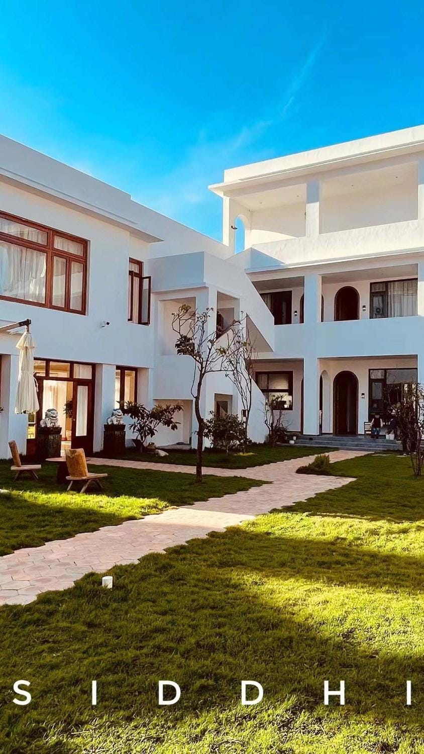 Property building, Day, Garden, Garden view