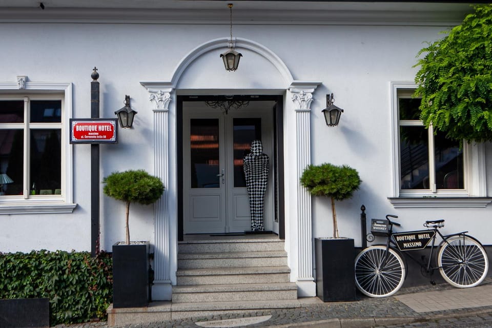 Facade/entrance