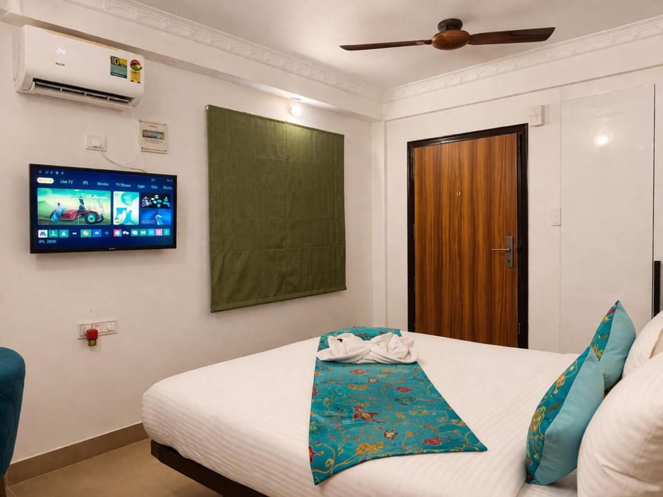 Bed, TV and multimedia, Photo of the whole room, Bedroom, air conditioner