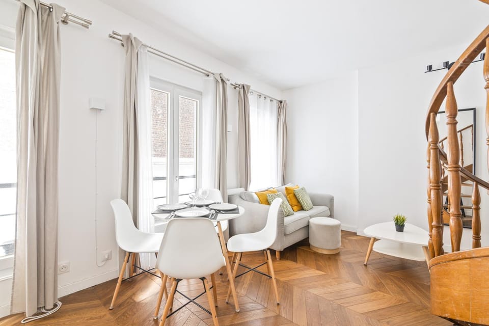 Living room, Seating area, Dining area