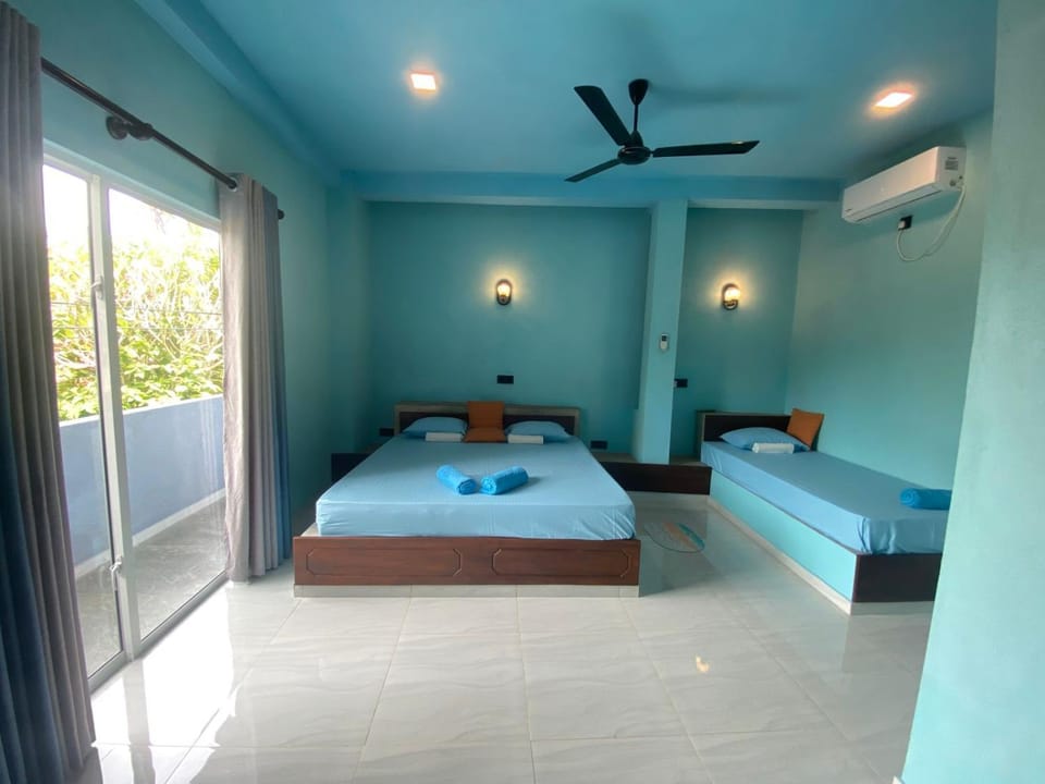 Bed, Photo of the whole room, Bedroom, towels, air conditioner