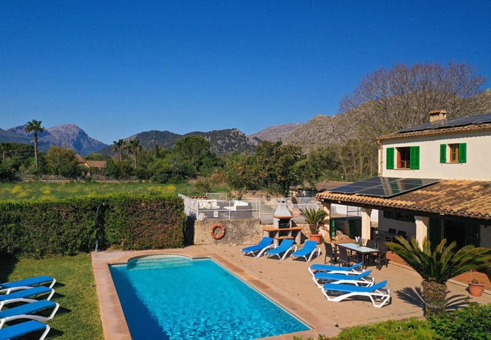 5-bedroom villa to enjoy with the family by Renthousing House in Serra de Tramuntana