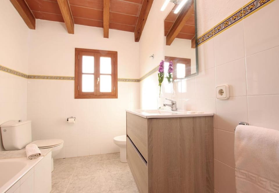 5-bedroom villa to enjoy with the family by Renthousing House in Serra de Tramuntana
