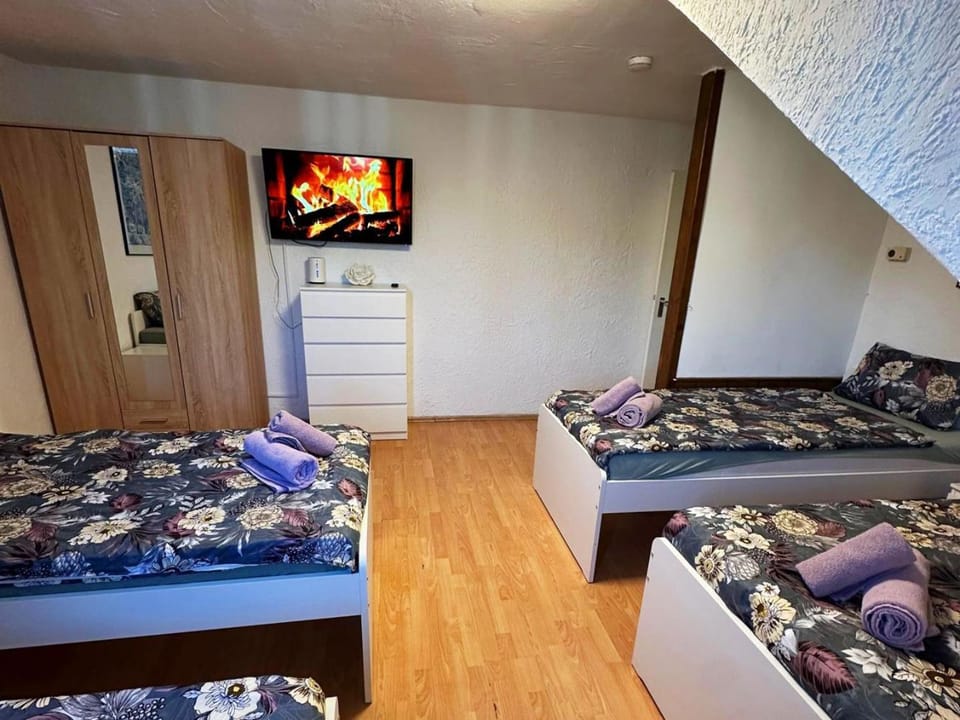 Bed, TV and multimedia, Bedroom, wardrobe