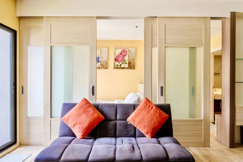 Living room, Seating area