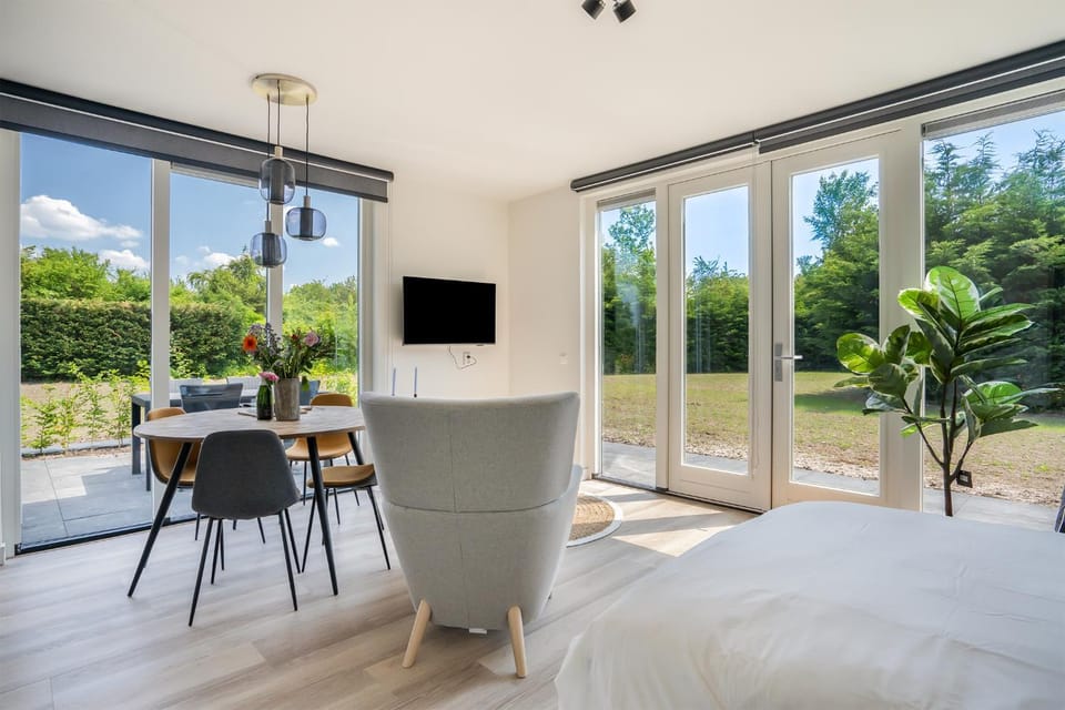 Bed, Garden, TV and multimedia, View (from property/room), Balcony/Terrace