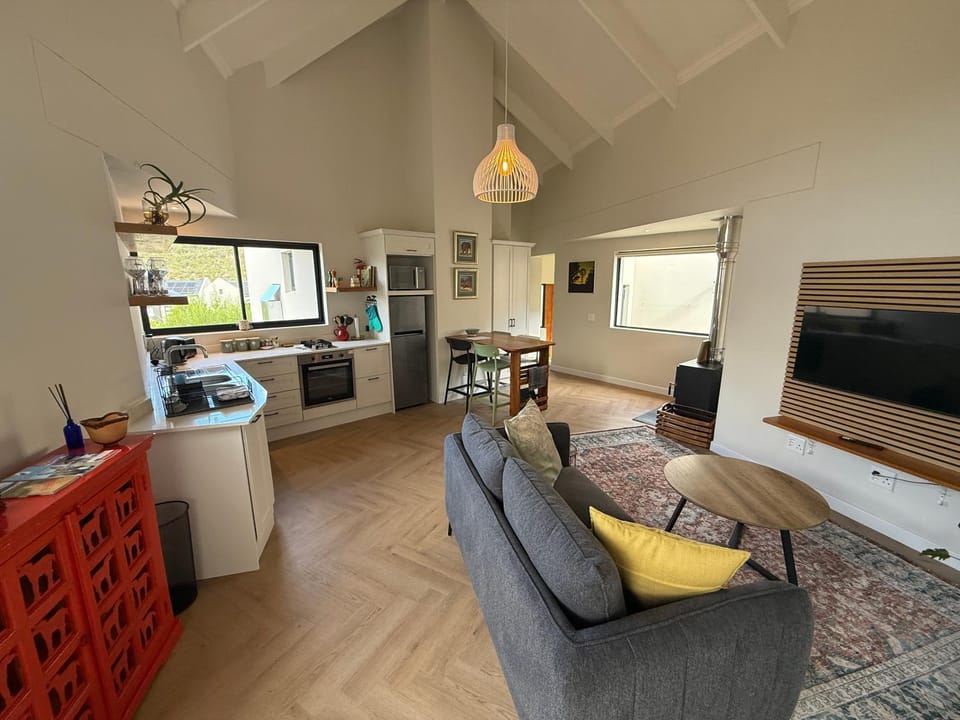 Communal lounge/ TV room, Kitchen or kitchenette, Living room