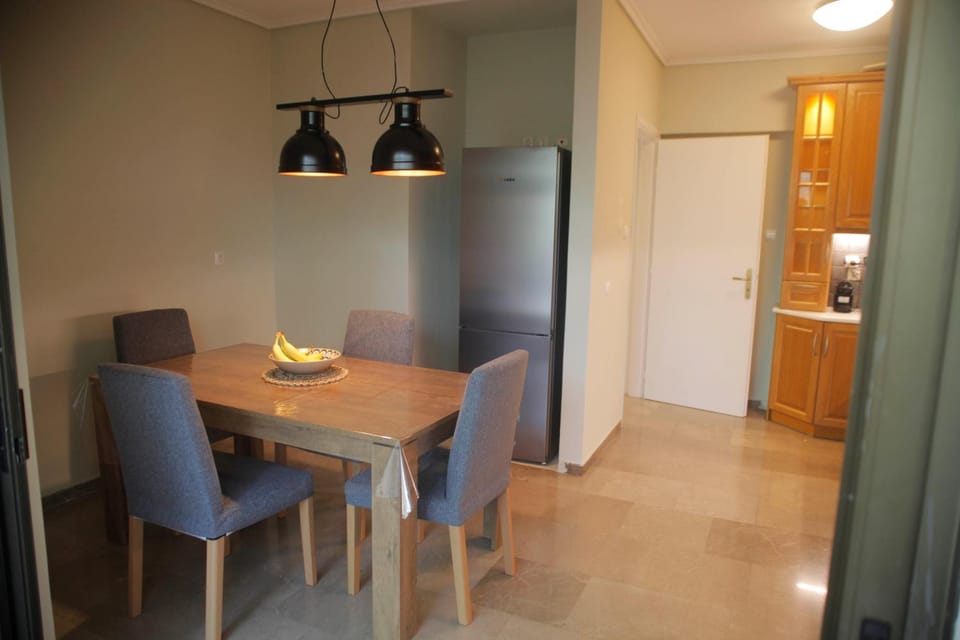 Kitchen or kitchenette, Seating area, Dining area