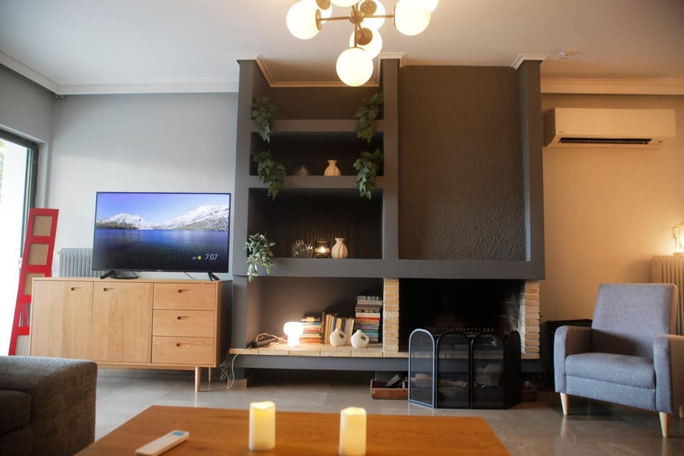 TV and multimedia, Living room, Seating area, fireplace, air conditioner
