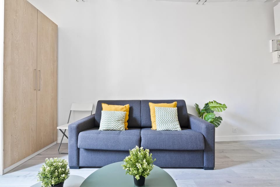 Bed, Living room, Seating area