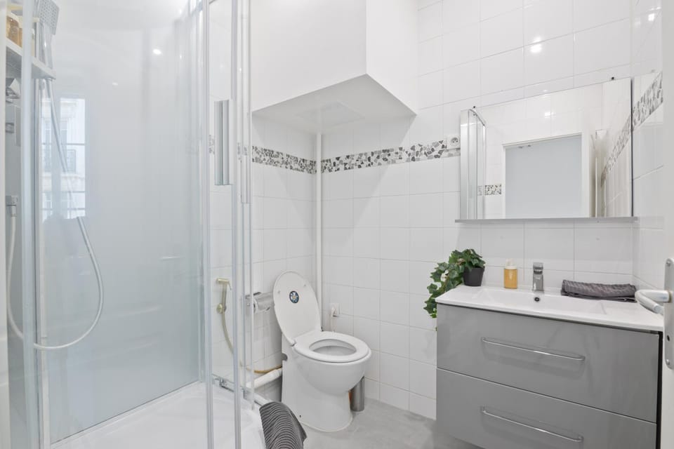 Toilet, Bathroom, towels
