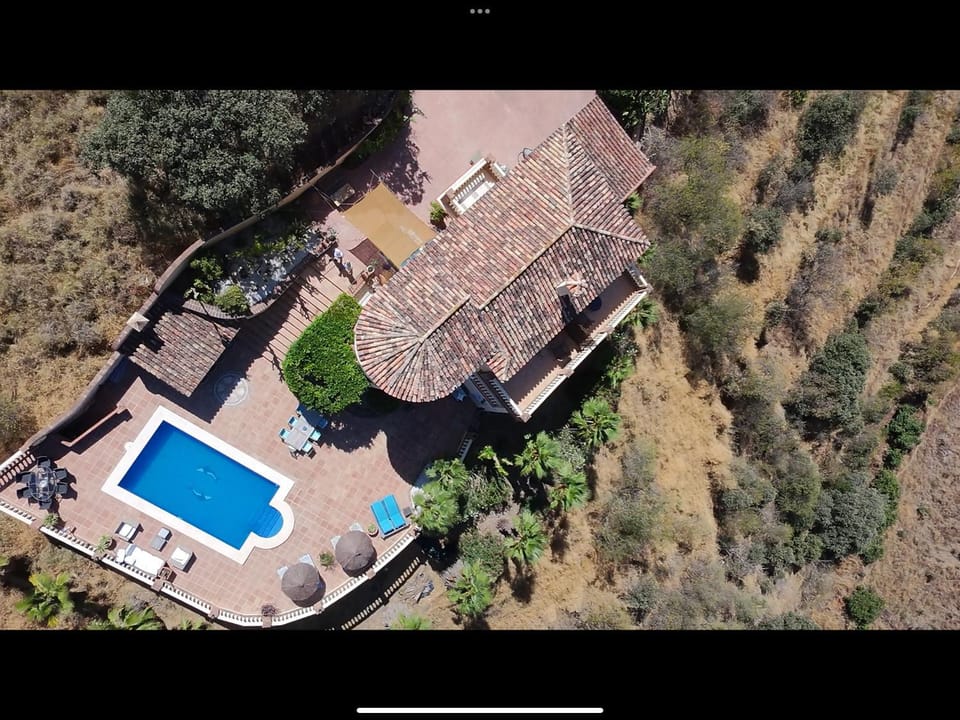Property building, Bird's eye view, Pool view, Swimming pool