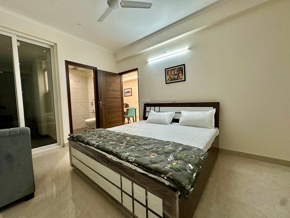 Bed, Photo of the whole room, Bedroom