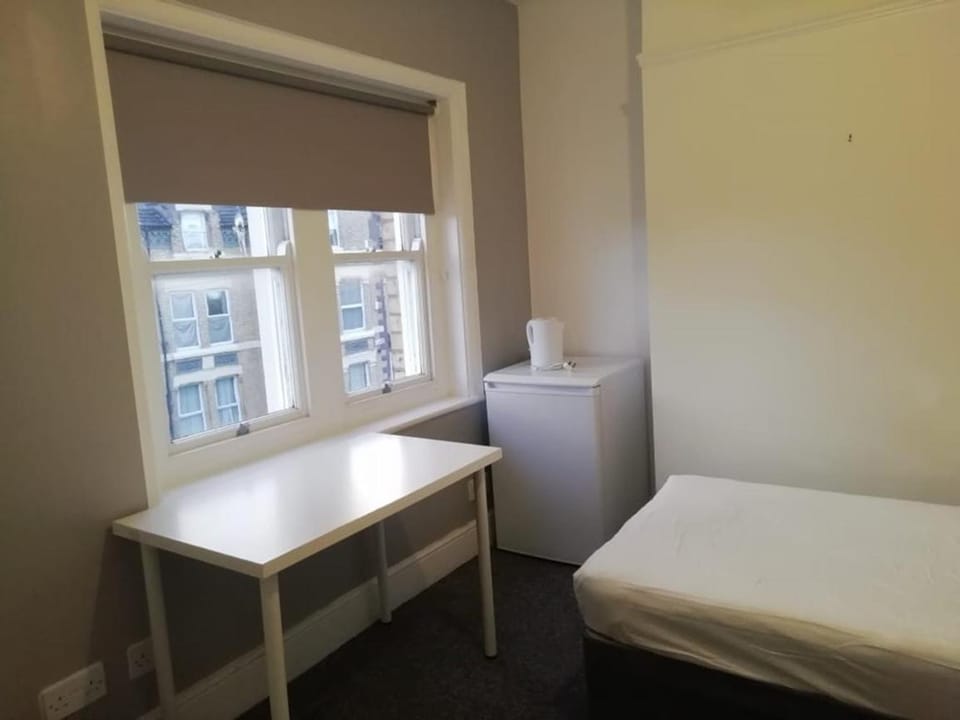 Green-Lodge Triple Double & Single Rooms Near LFC Anfield Free Street Parking 24-7 Bed and Breakfast in Liverpool
