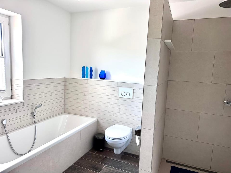 Shower, Toilet, Bathroom, Bath