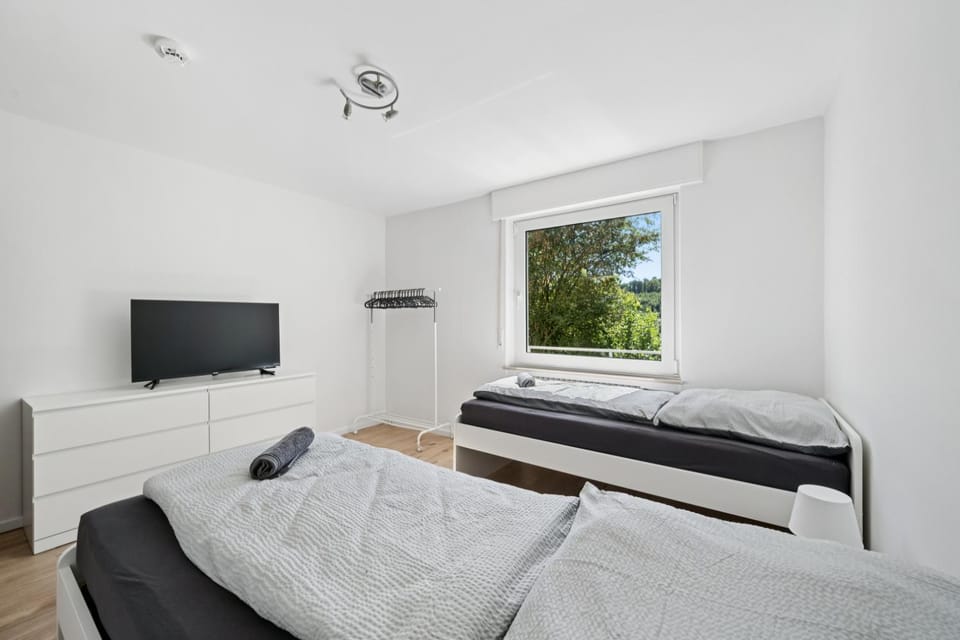 Bed, TV and multimedia, Bedroom, wardrobe