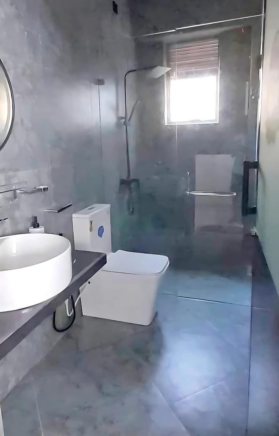 Shower, Toilet