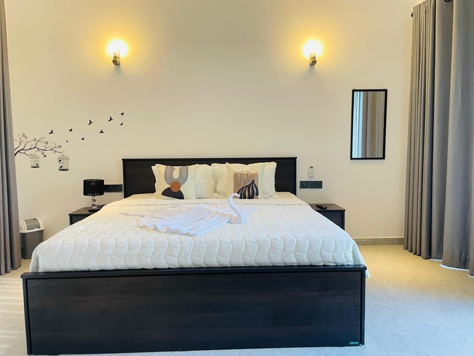 Photo of the whole room, Bedroom