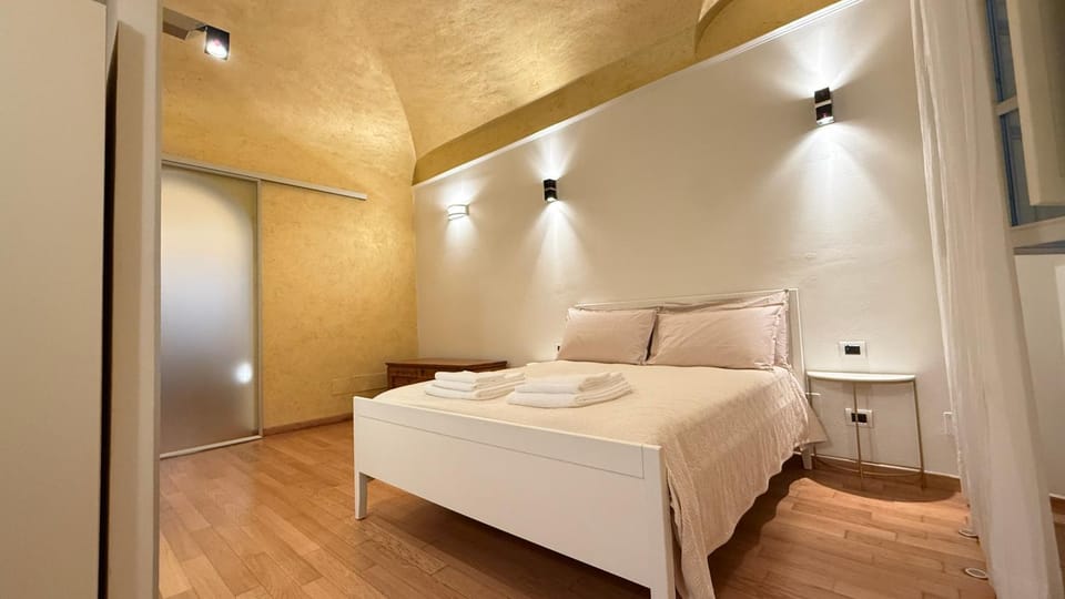 Bed, Bedroom, towels, wardrobe