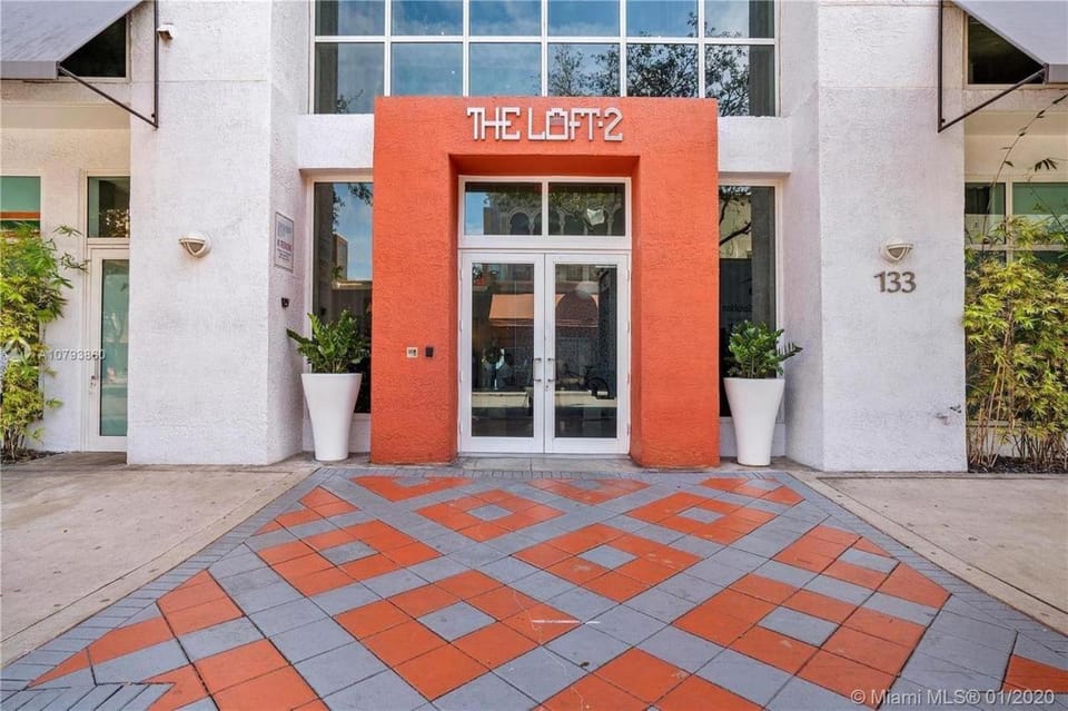Property building, Facade/entrance