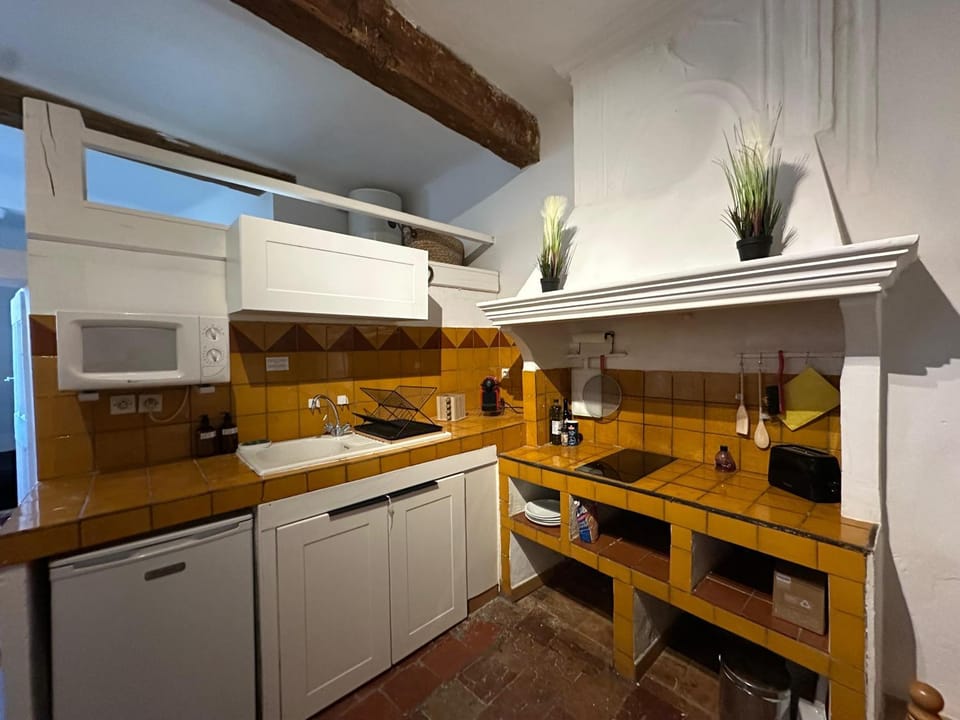 Kitchen or kitchenette, dishwasher, kitchen