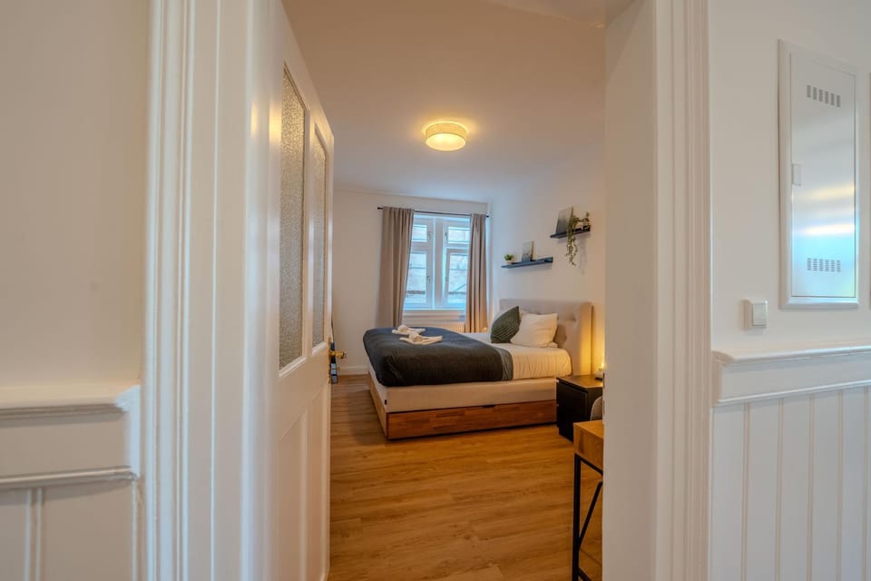 Bed, Living room, Photo of the whole room, Seating area, Bedroom