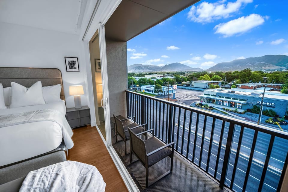 Bed, Balcony/Terrace, Living room, Mountain view