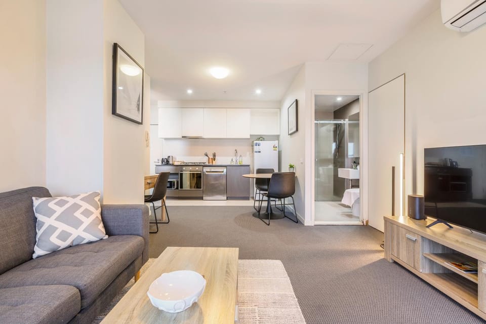 TV and multimedia, Kitchen or kitchenette, Living room, Seating area, Dining area, air conditioner