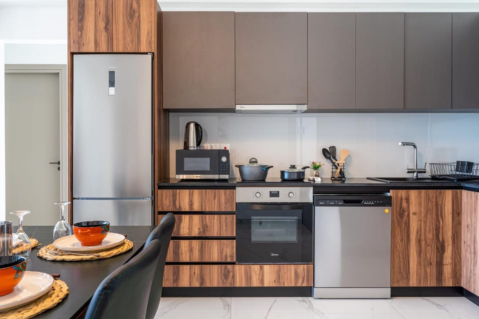 Coffee/tea facilities, Kitchen or kitchenette, Dining area, dishwasher, oven, stove, toaster