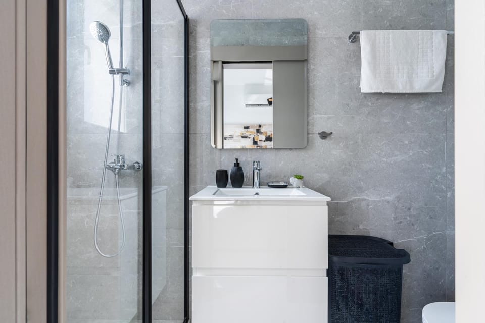 Shower, Bathroom, towels